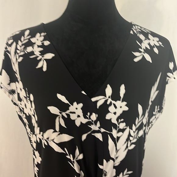 Iman dress with twist front detail M - Picture 3 of 8